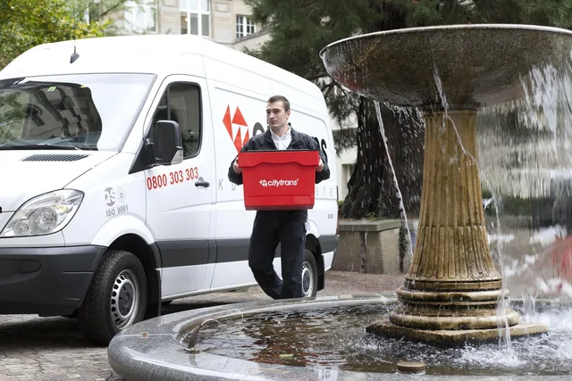 city trans, courier, courier driver, driver, delivery trucks, van, fountain, logbox, transport box, transport, box, university of zurich, mercedes sprinter, white, service, logistics, wear, drag, man, corridor, nature, walk, iso 9001, quality, red, water, delivery boy. Commercial auto checklist, from first line to sign-off