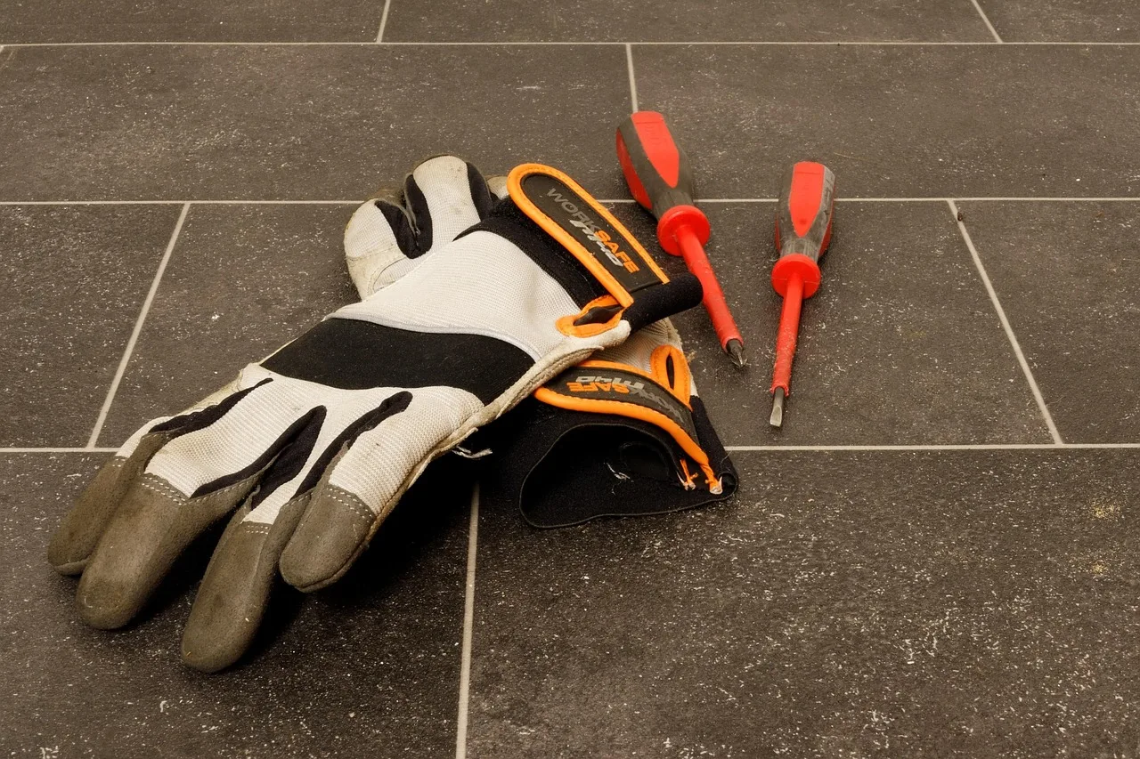 occupational safety, protection, gloves, working gloves, protective gloves, screwdriver, craft, handyman, work, workers, construction site, gloves, gloves, gloves, gloves, gloves, working gloves, working gloves, working gloves, handyman, handyman, construction site. What OSHA and state workers comp rules mean for your commercial coverage package